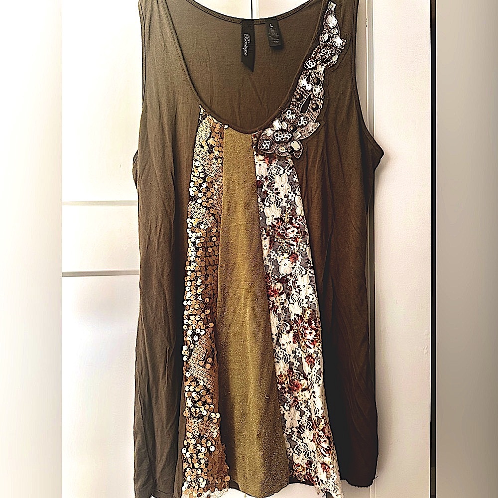 🐛BKE Boutique Dark Green Embellished Sequined Tank Top Size: L
